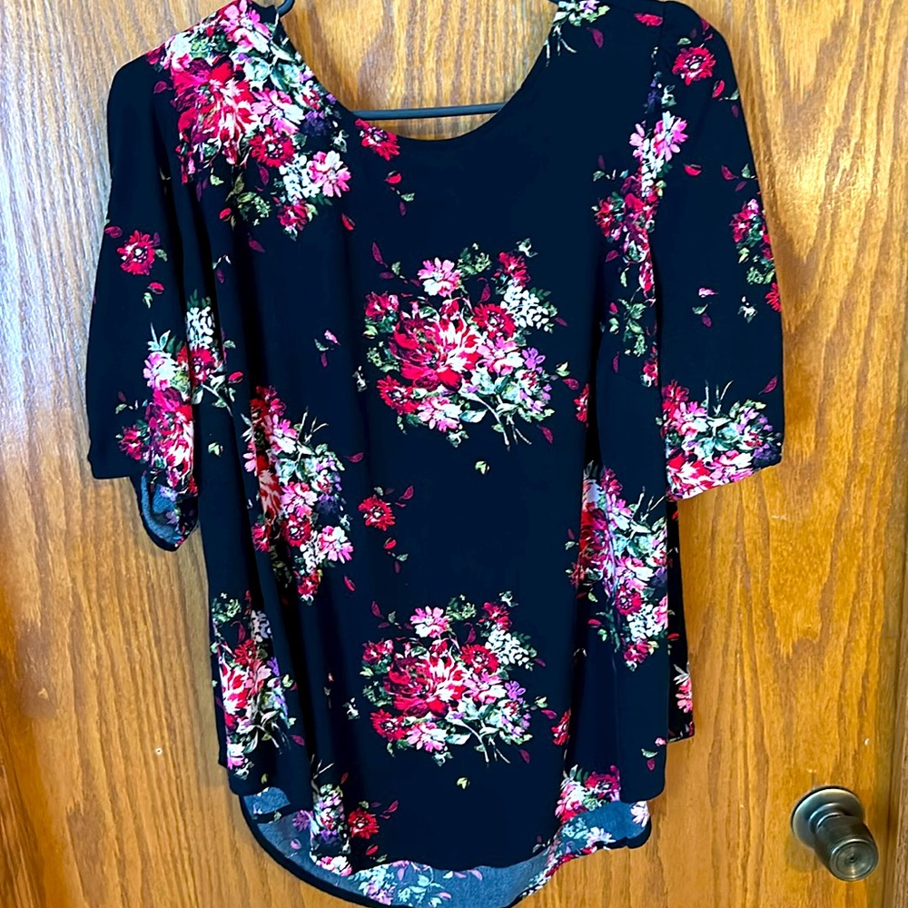 Torrid size 2 super cute blouse with blouson type shirred short sleeve